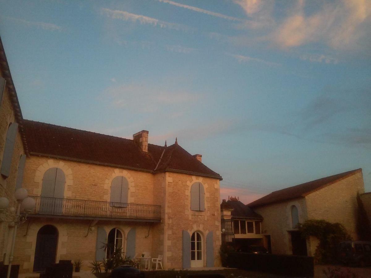 Les Clos Bleus Neuville-de-Poitou Ngoại thất bức ảnh